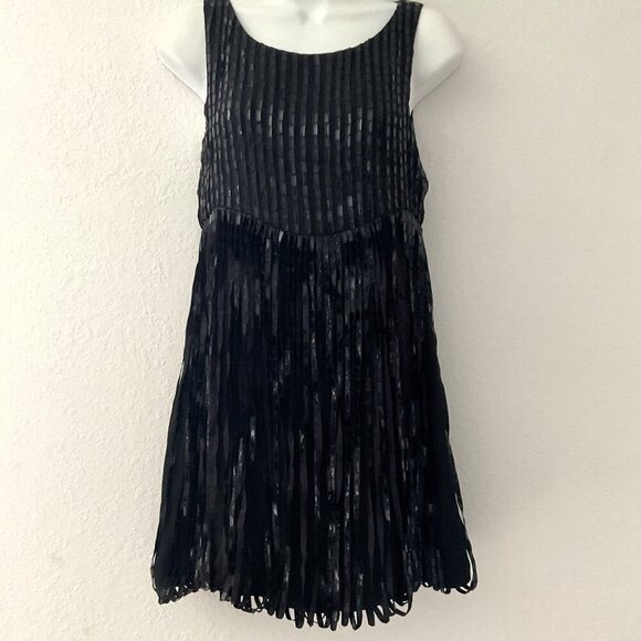 ALICE + OLIVIA SILK GEORGETTE BUBBLE HEM SEQUIN DRESS - Picture 1 of 15